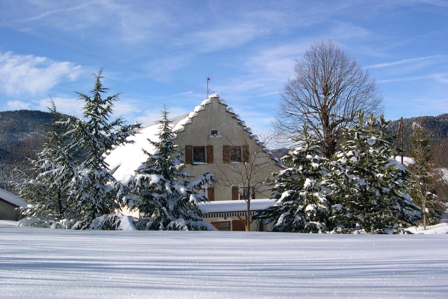 Auberge Des Montauds - Hotel & Restaurant Villard-de-Lans Exterior photo