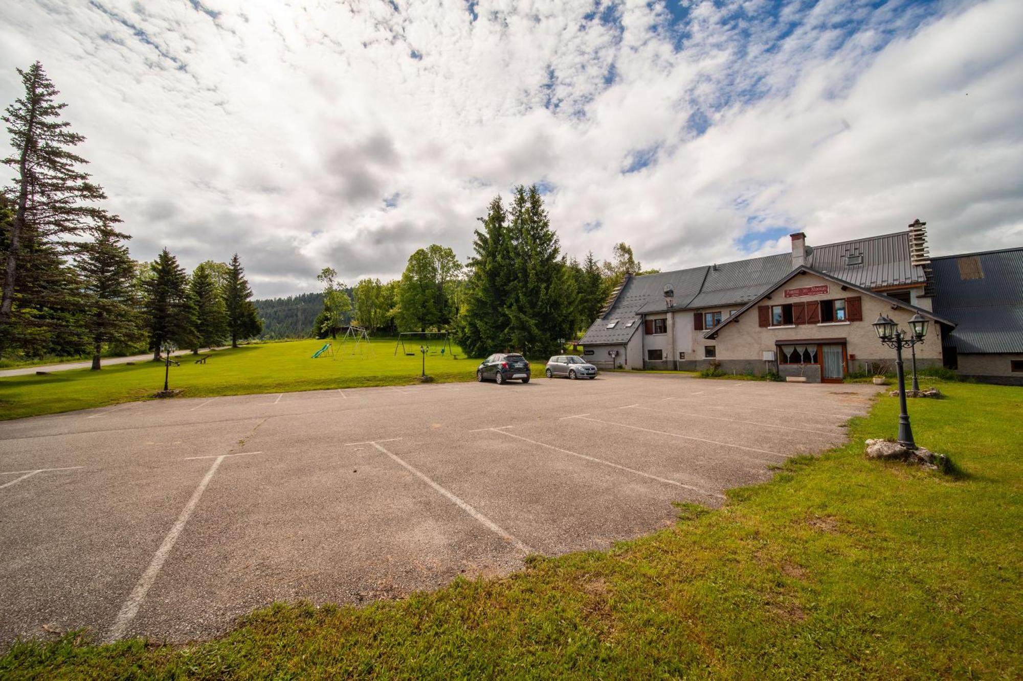 Auberge Des Montauds - Hotel & Restaurant Villard-de-Lans Exterior photo