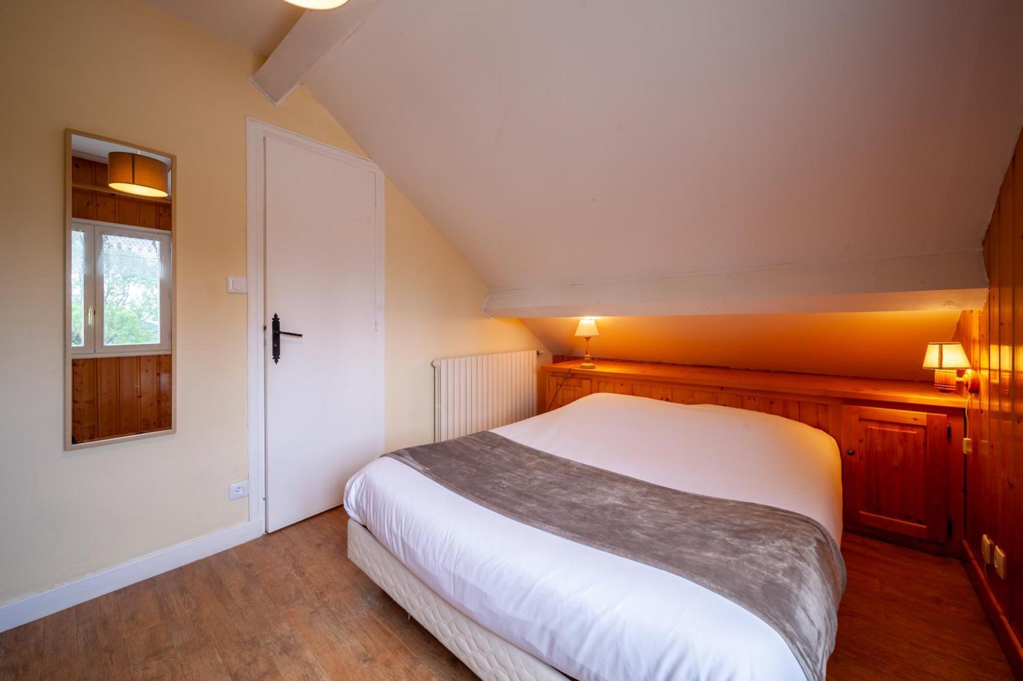 Auberge Des Montauds - Hotel & Restaurant Villard-de-Lans Room photo