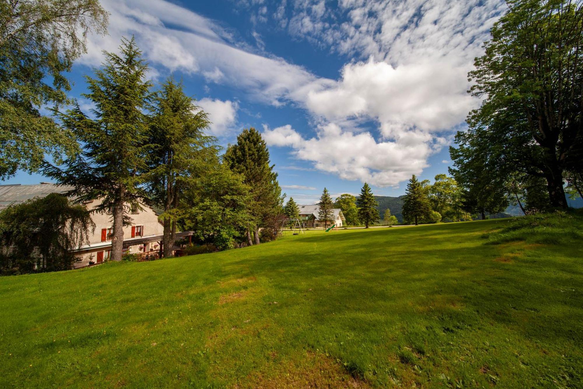 Auberge Des Montauds - Hotel & Restaurant Villard-de-Lans Exterior photo