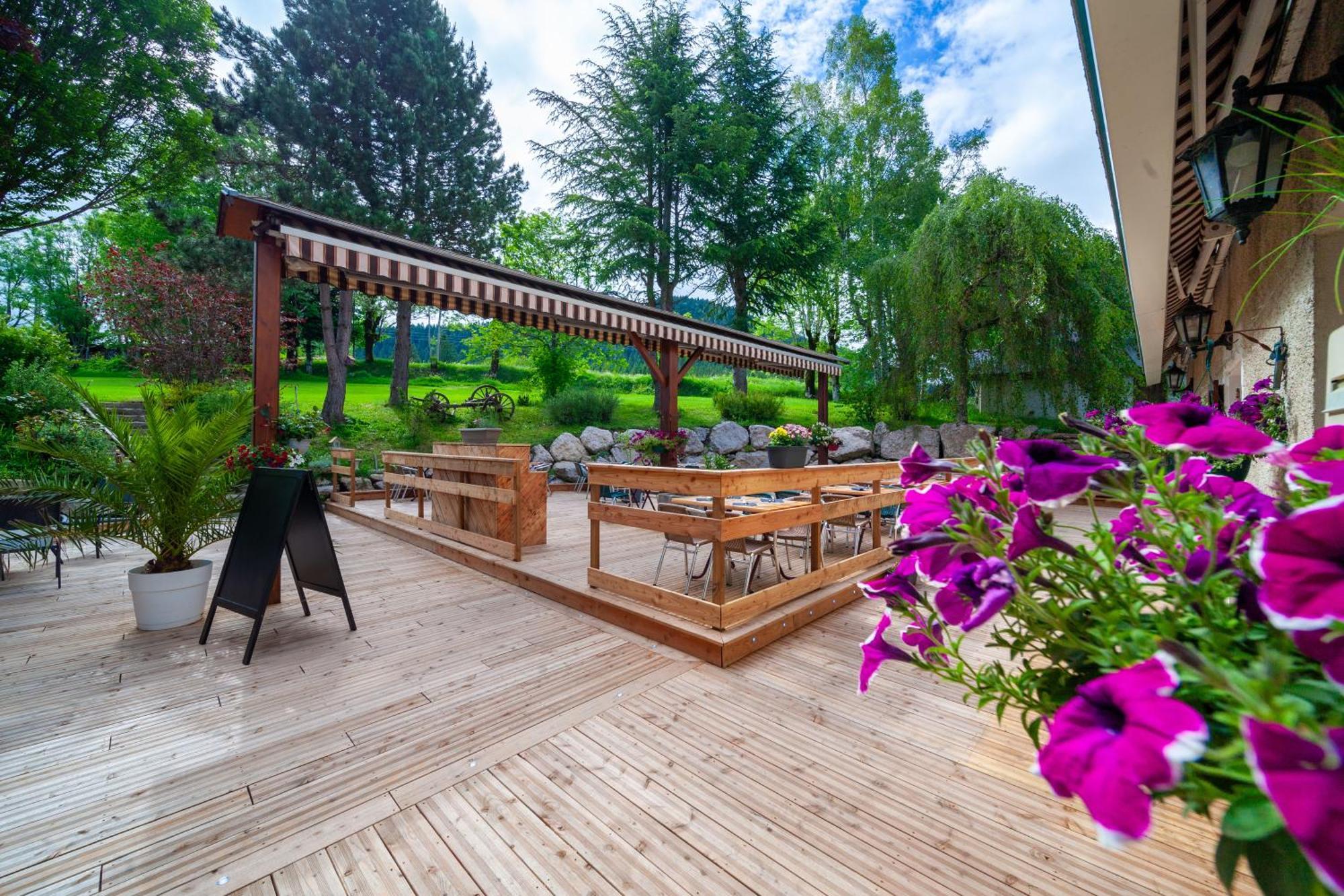 Auberge Des Montauds - Hotel & Restaurant Villard-de-Lans Exterior photo
