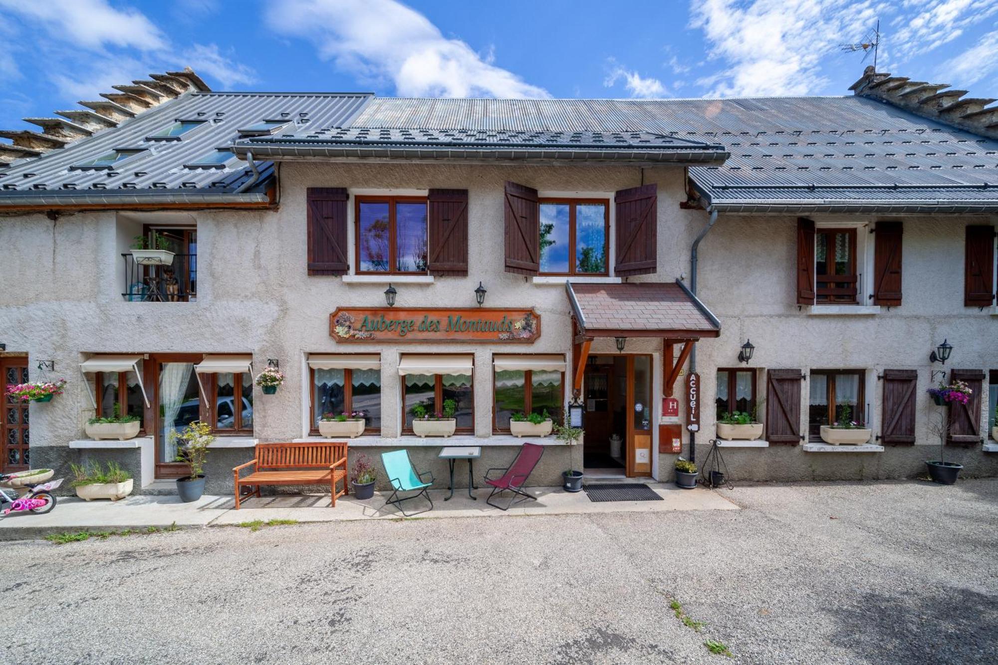 Auberge Des Montauds - Hotel & Restaurant Villard-de-Lans Exterior photo