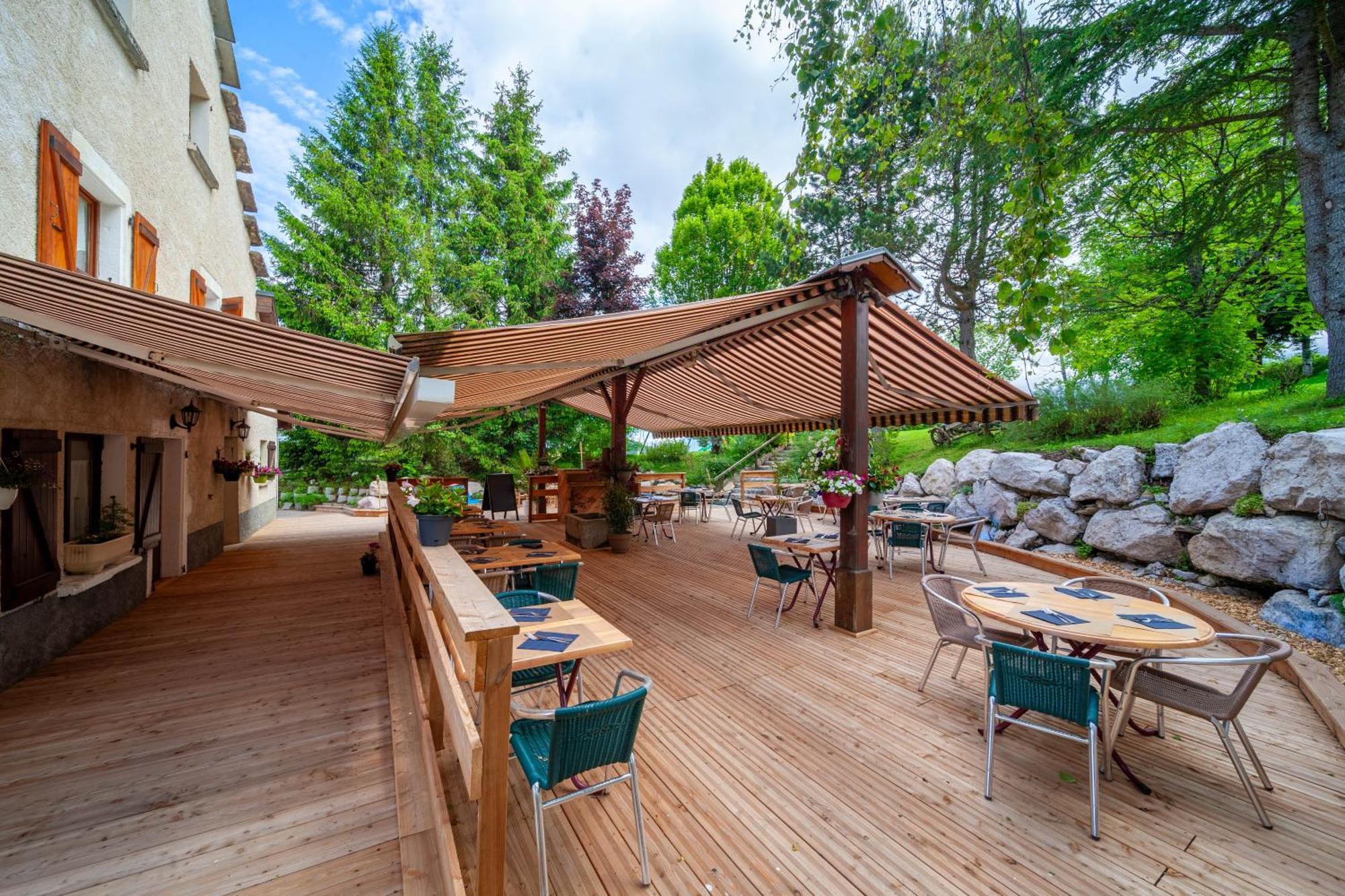 Auberge Des Montauds - Hotel & Restaurant Villard-de-Lans Exterior photo