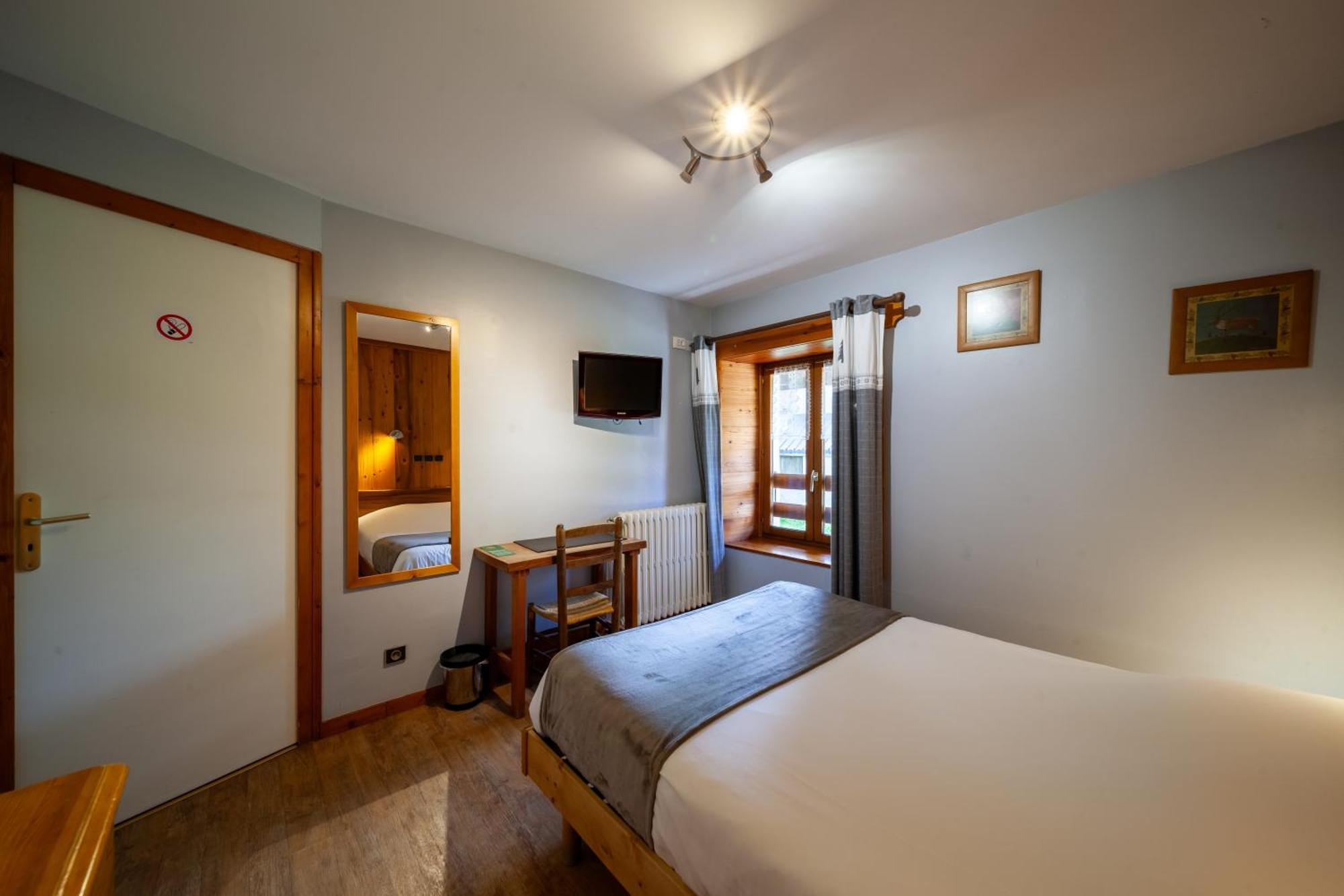 Auberge Des Montauds - Hotel & Restaurant Villard-de-Lans Room photo
