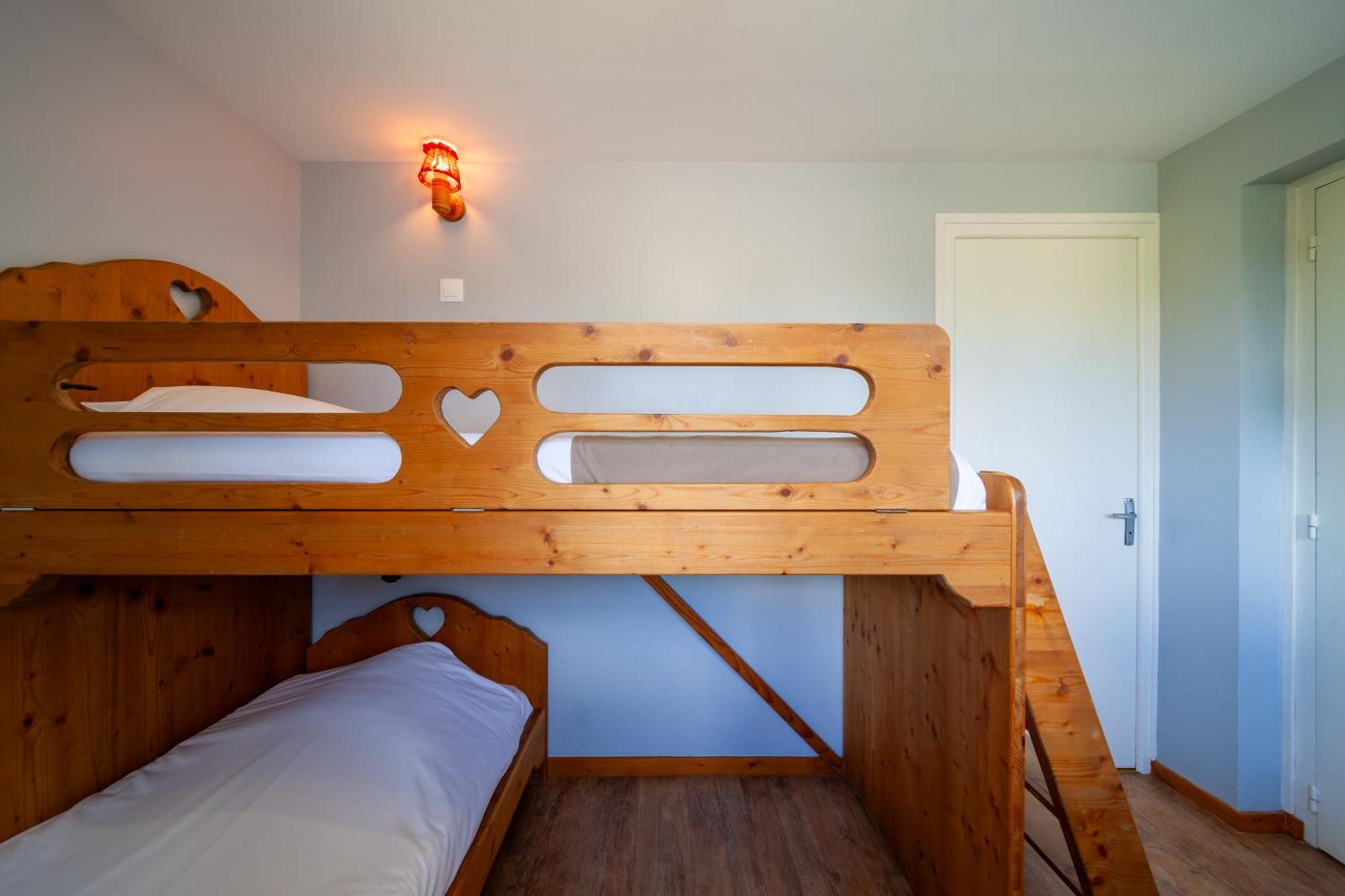 Auberge Des Montauds - Hotel & Restaurant Villard-de-Lans Room photo