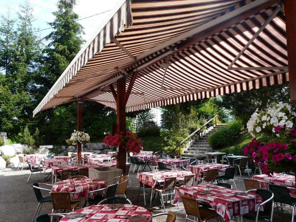 Auberge Des Montauds - Hotel & Restaurant Villard-de-Lans Exterior photo